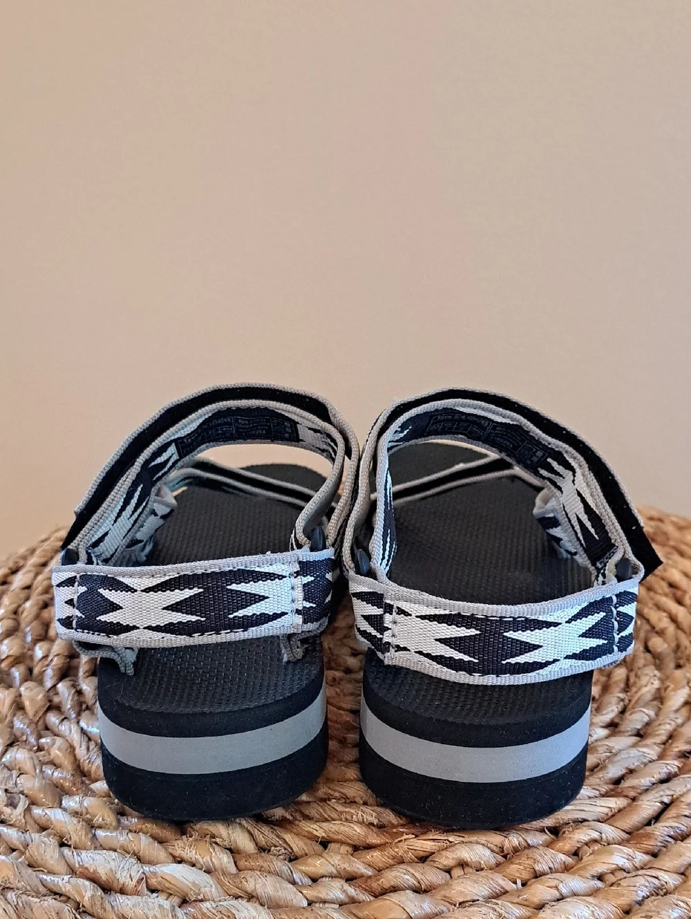 Teva Youth Halcon Black Multi Print Midform Universal Water/Outdoor Sandals 6/37